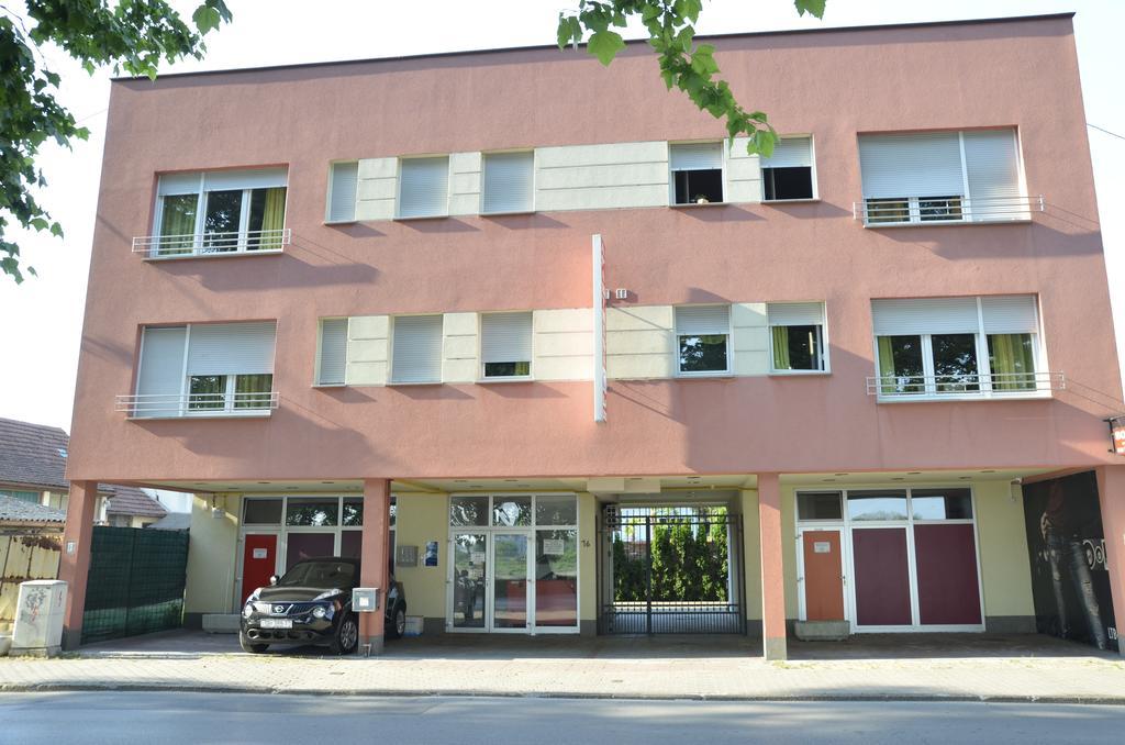 סלאבונסקי ברוד Guesthouse Sava מראה חיצוני תמונה