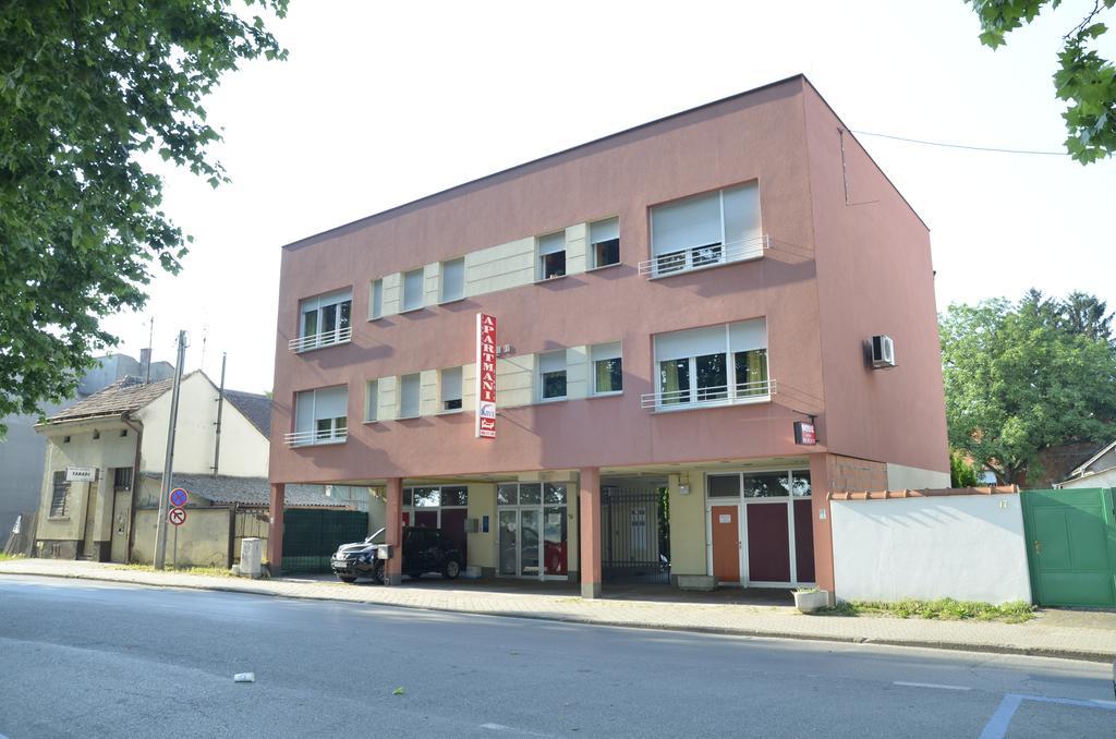 סלאבונסקי ברוד Guesthouse Sava מראה חיצוני תמונה